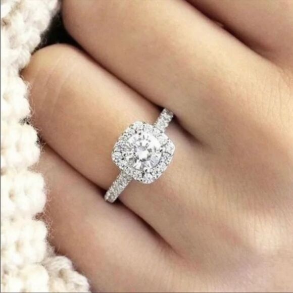 Stunning Crystal Zircon Engagement Party Anniversary Ring size 7 - Picture 3 of 5